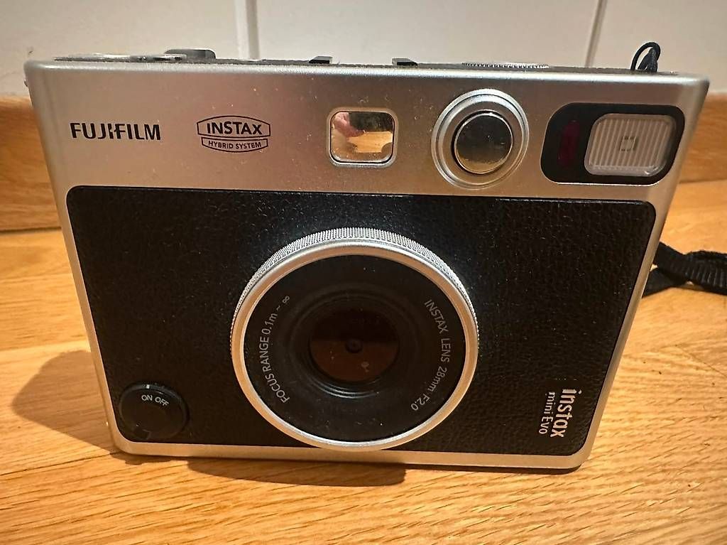 Fujifilm Fotocamera: Sofortbildkamera Fujifilm Instax Mini Evo – Usato da Goldach venduto da Fox_Man 1