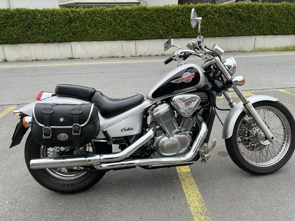 Honda Cruisers: HONDA Shadow in Top-Zustand – D'occasion à Kaltbrunn par Mr.Gold