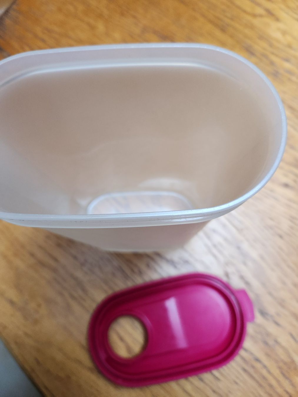 Tupperware Contenitori & Simili: Tupperware Krug 2.0l Dunkelrot, – Usato da Gstaad venduto da Meiel2020 2