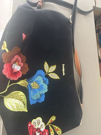 Desigual Handtsche schwarz bestickt Blumen guter Zustand