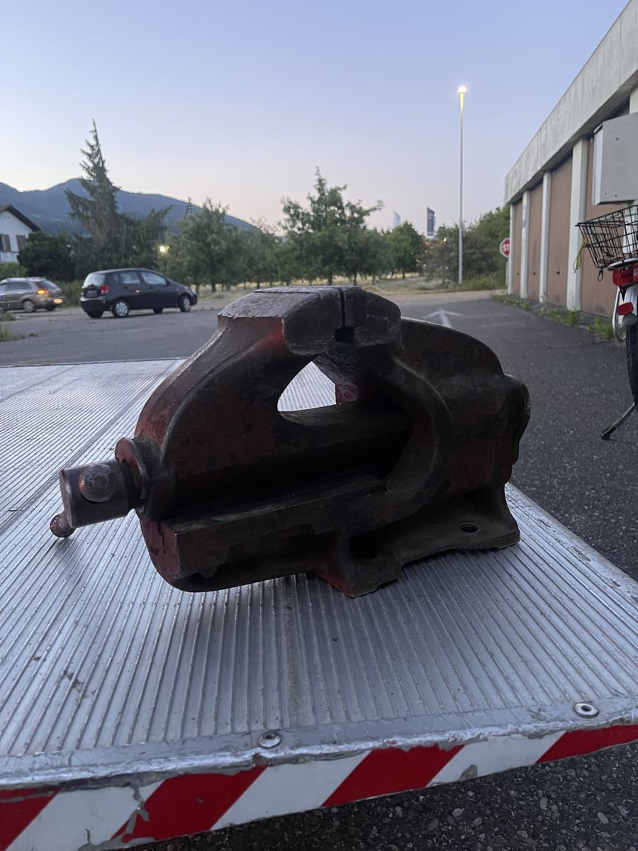 Établis: Massiver Schraubstock – D'occasion à Herzogenbuchsee par mmmhd5 5
