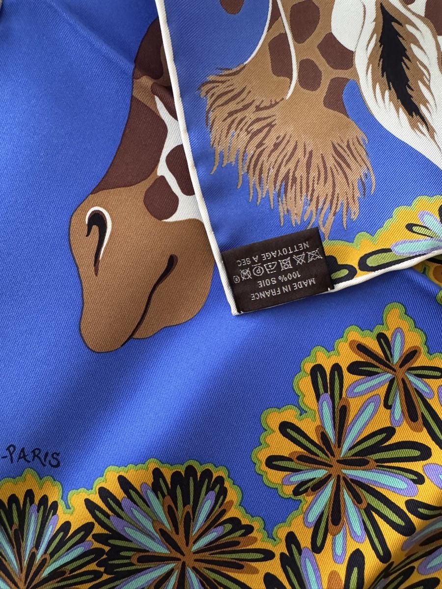 Hermès Foulard & Sciarpe: Hermès gavroche 41x41cm neuf The Three Graces – Nuovo e nell'imballaggio originale da Genève venduto da HappyLifestyle 4