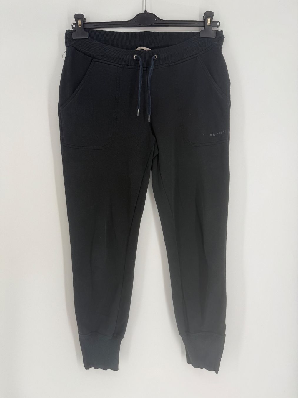 Esprit Pantaloni: 7/8 Trainerhose/ Jogginghose von Esprit Gr. M – Usato da Auenstein venduto da moin.