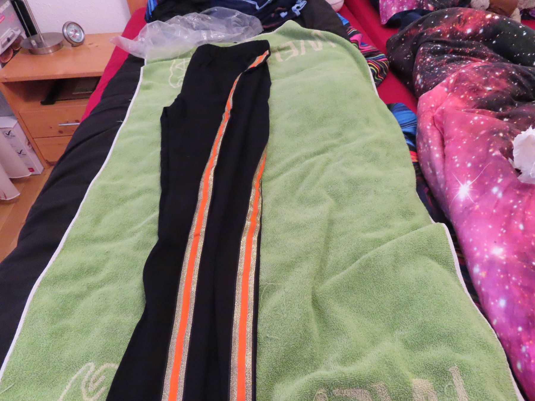Pantaloni: 2x  Neu  Hose  Mit  Pullover – Nuovo (secondo la descrizione) da Rüfenacht BE venduto da tial70 3