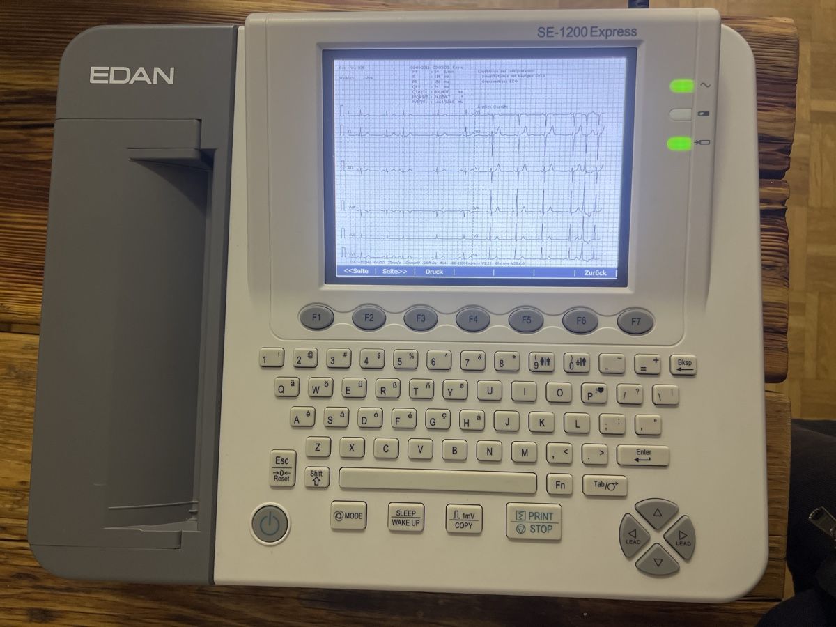 Attrezzature mediche: EKG Messgerät Edan SE-1200 Express Touchscreen – Usato da Umiken venduto da mar_p7n9 3