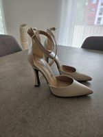 Lederschuh mit Absatz.