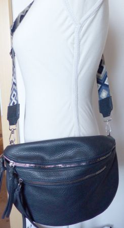 Crossbody-/Bauchtasche dunkelblau mit breitem Trageriemen