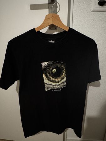 STÜSSY T-SHIRT SCHWARZ GR. S – ACID EYE
