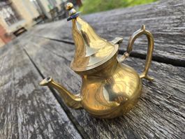 Metall: Teekrug S Messing/schwarz-ANGEBOT