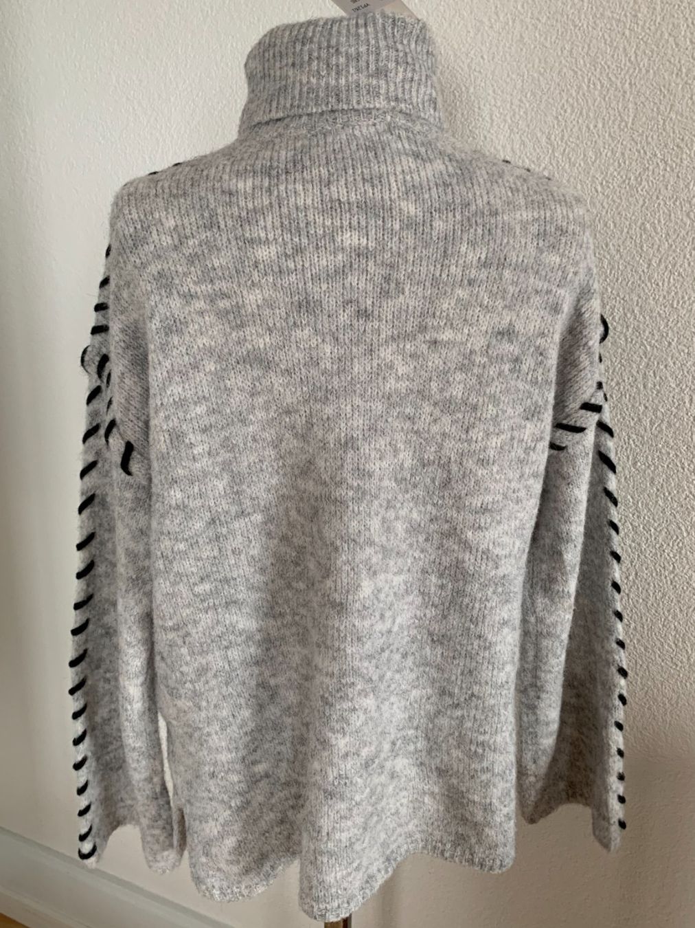 Maglioni & Felpe: Kilky Damen Strickpullover, Gr. TU, Grau/Schwarz, NEU – Nuovo e nell'imballaggio originale da Worb venduto da farben20zauber 1