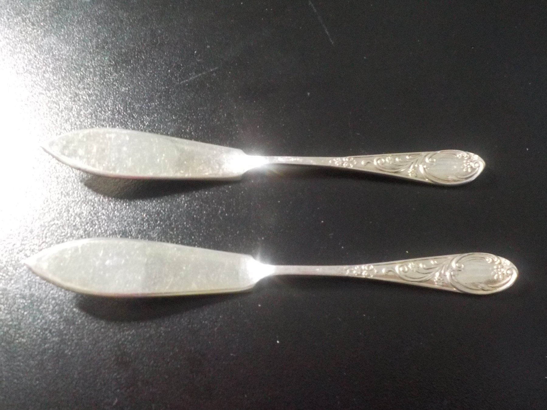 Coltelli da cucina: 2 Buttermesser versilbert – Usato da Muri b. Bern venduto da Ricardodecor