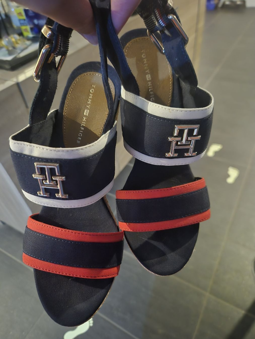 Scarpe da donna: Tommy Hilfiger sandali – Usato da Gampel venduto da ven_s5lq