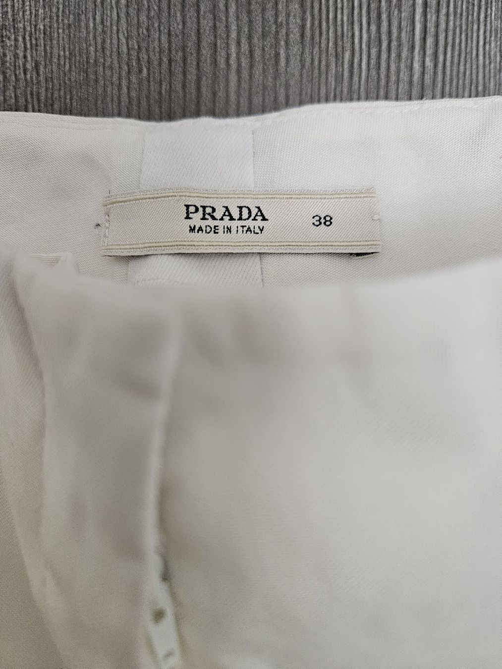 Prada Pantaloni: pantalon Prada – Nuovo (secondo la descrizione) da Chêne-Bourg venduto da gab_7cg8 2