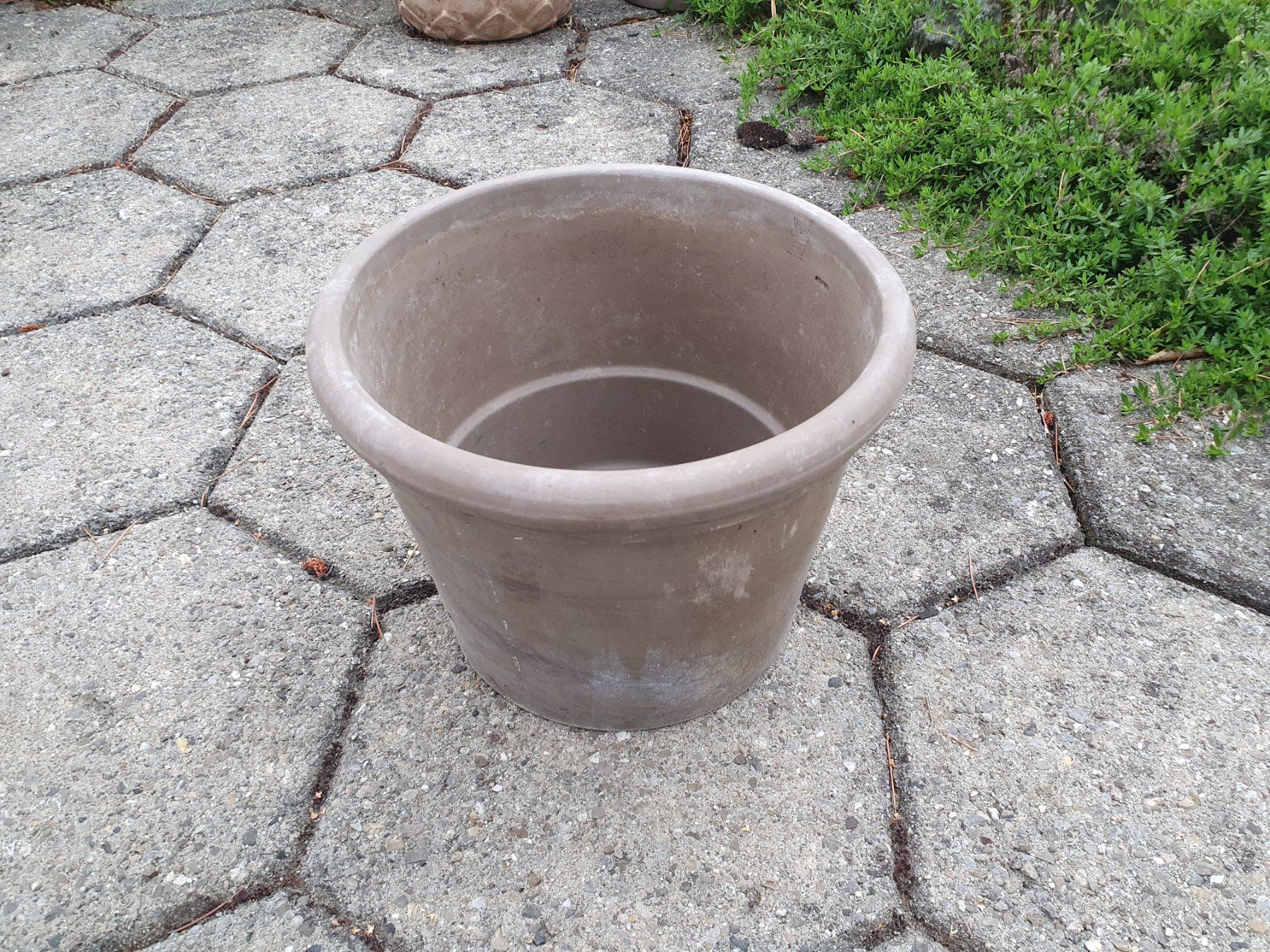 Pots de fleurs: Pflanzgefäss - Blumentopf – D'occasion à Steffisburg par C.Kreuzer