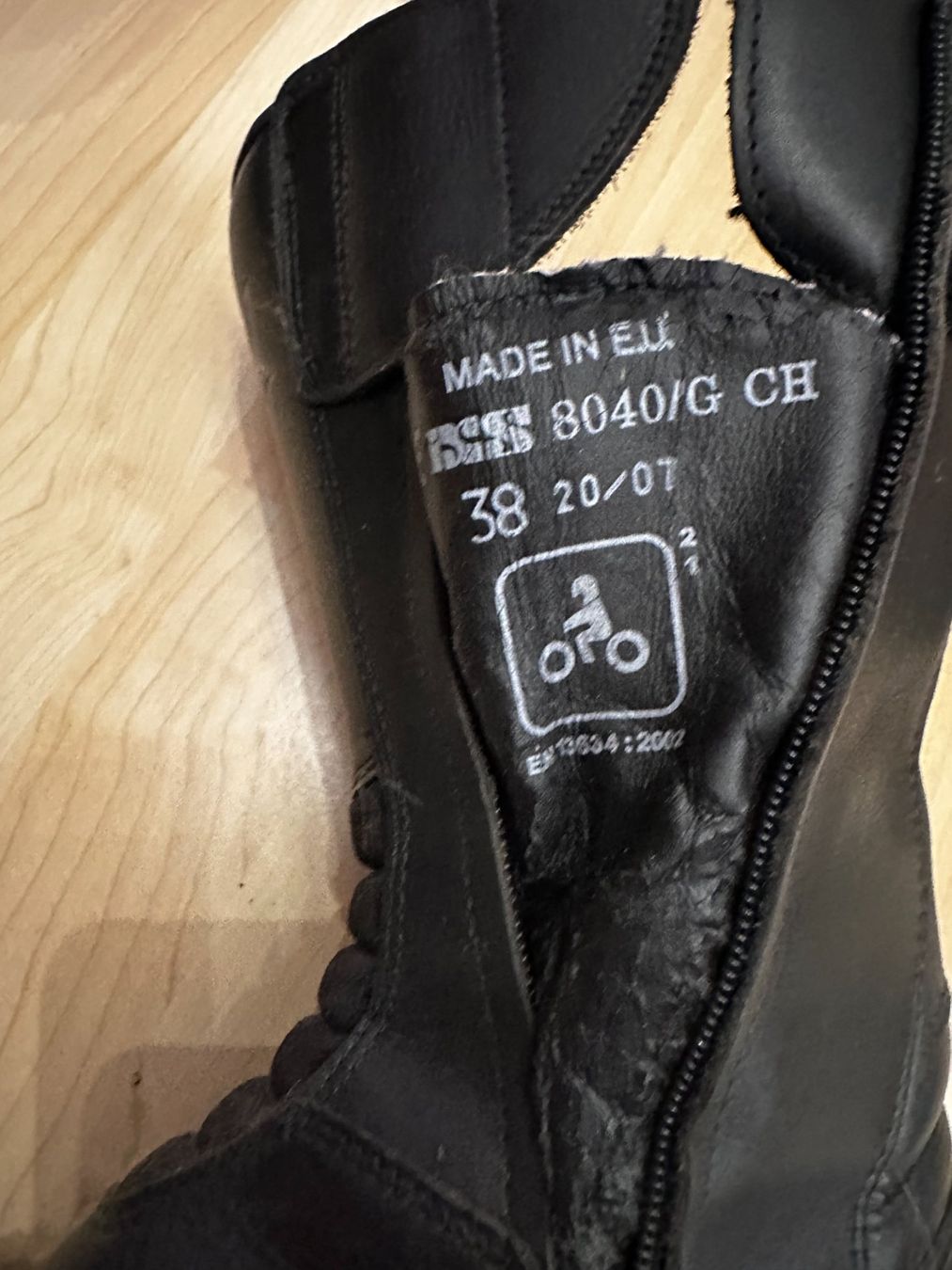 Scarpe da uomo: Motorradstiefel schwarz Grösse 38 gebraucht – Usato da Oberdiessbach venduto da clevereinkaufen 2