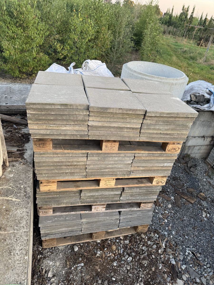 Revêtements de sol: Gartenplatten – D'occasion à Giffers par Mr.Dopeman