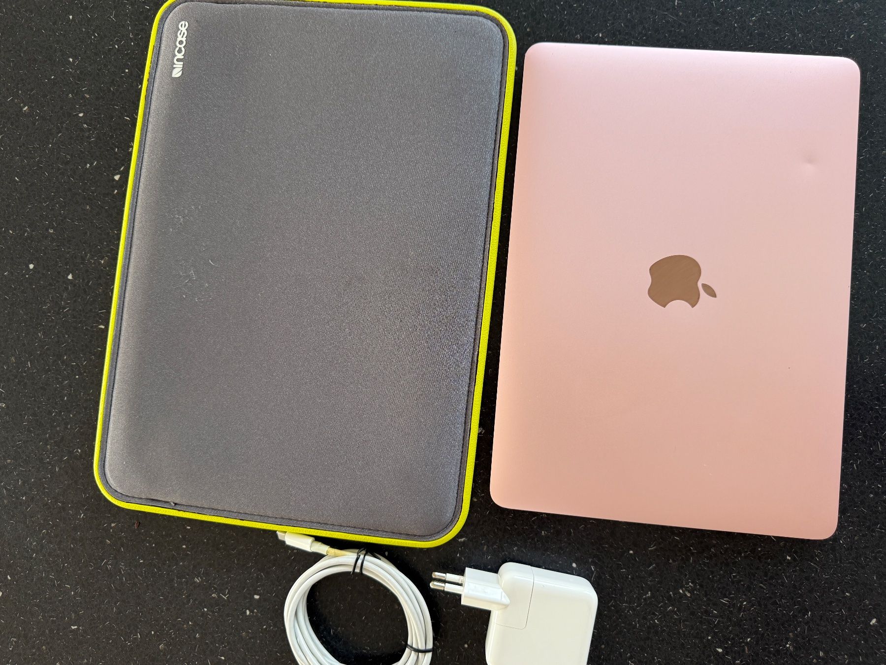 Apple Notebook: MacBook 12-inch,2017,Retina,1,2GHz intel Core m3 – Usato da Niederuzwil venduto da cutorem