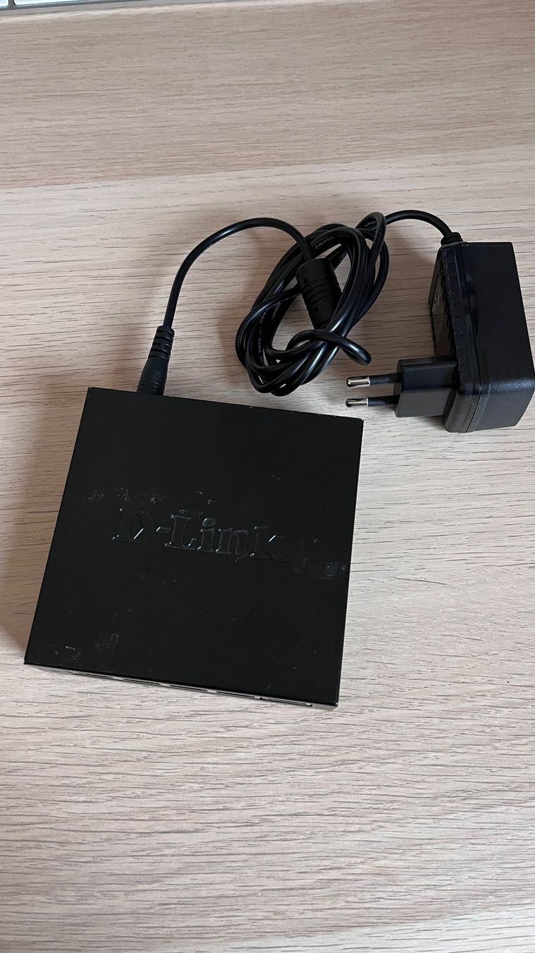 Dlink Hub & Switch: Netzwerkswitch D-Link DGS-105 – Usato da St.Gallen venduto da BRT91 1