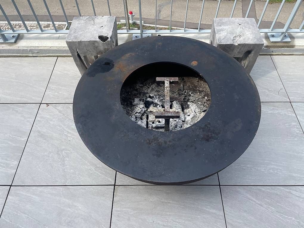 Feuerschale: Feuerschale (Edelrost) mit Abdeckung und Grillring – Gebraucht aus Gattikon von nov_f6v7 1