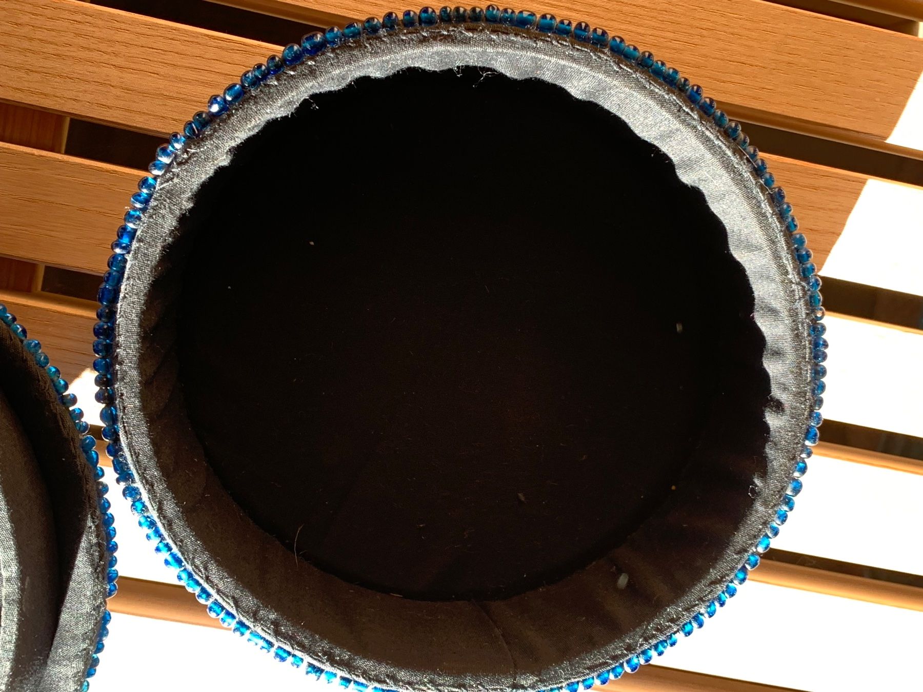 Tutte le decorazioni: Hübsche Schmuckdose mit blauen Glasperlen Sansibar – Usato da Adetswil venduto da Smita 5