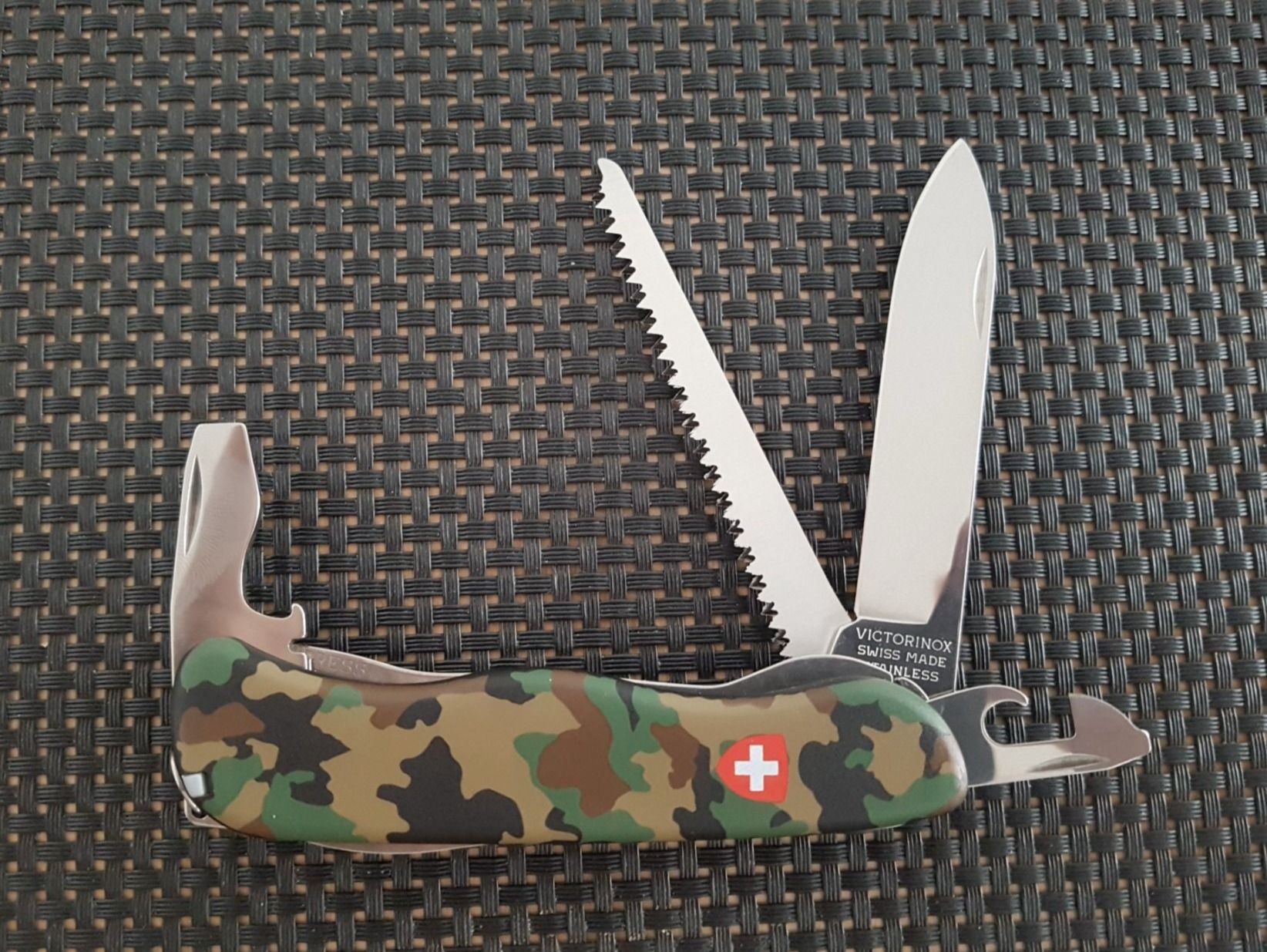Victorinox Coltelli tascabile: Victorinox tarn mit Schweizerwrappen‪ – Nuovo e nell'imballaggio originale da Tenero venduto da Poker80 1