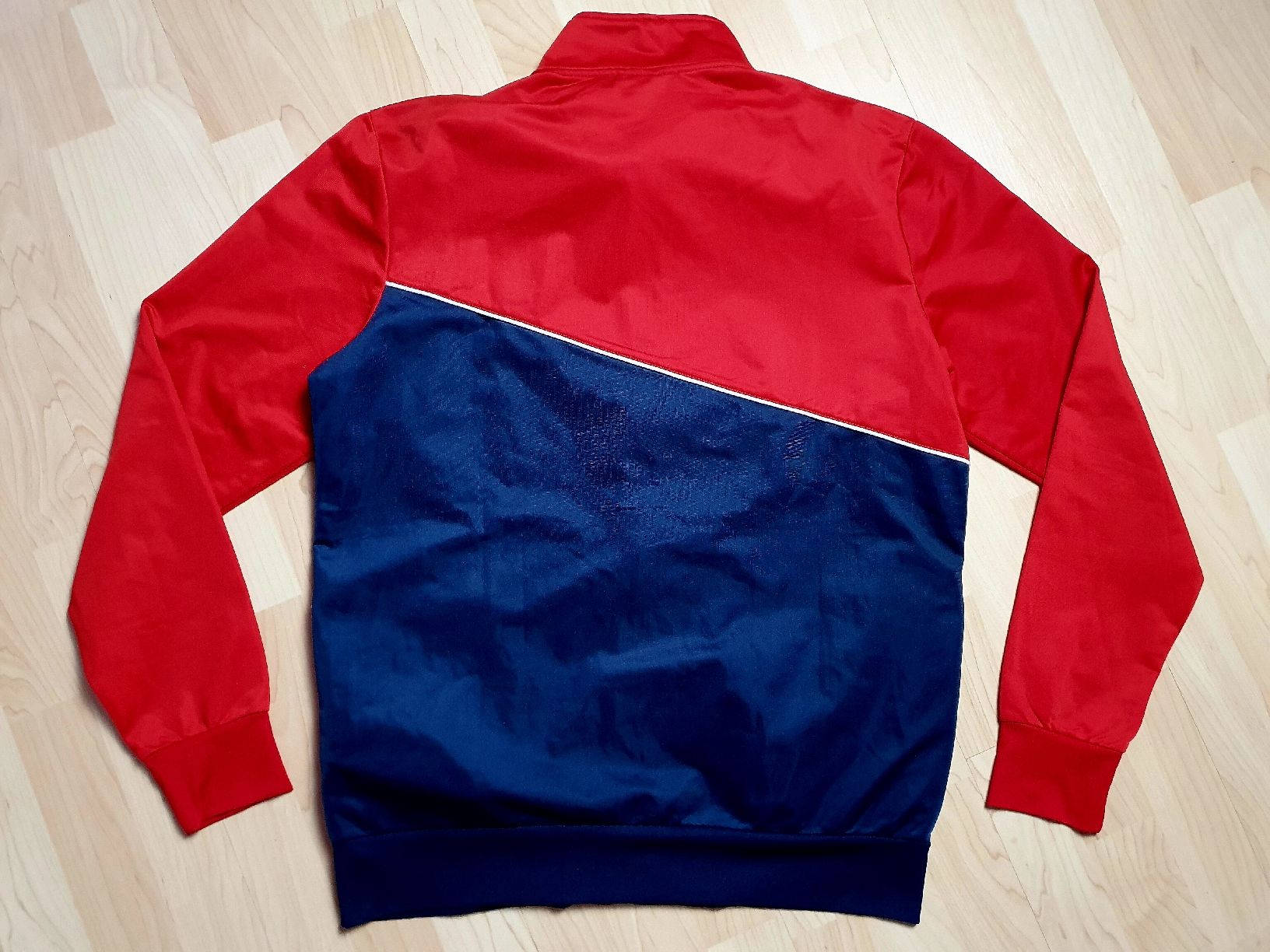 Jacken: FC Bayern München Trainingsjacke Grösse L – Neu (gemäss Beschreibung) aus St. Gallen von CaliSunshine 1