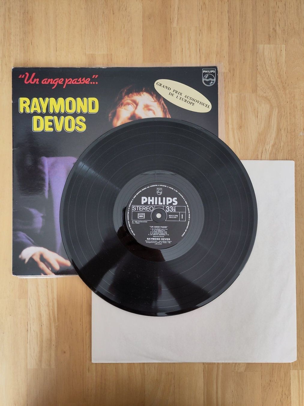 Dischi in vinile: Raymond Devos | "Un Ange Passe" | LP – Usato da Lausanne venduto da Otvald 2