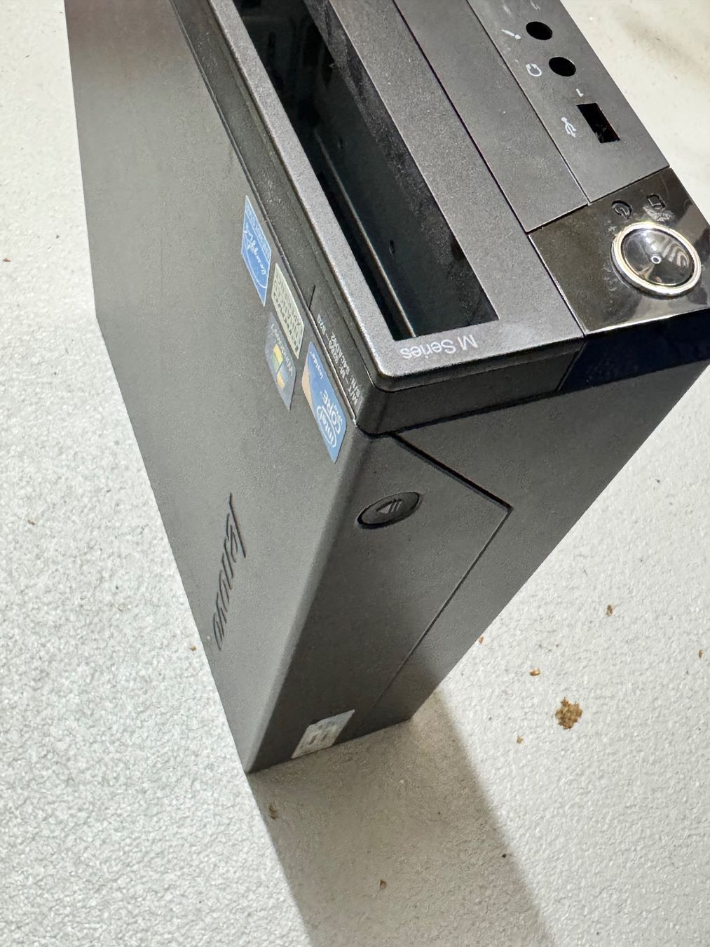 Lenovo Custodie: Lenovo ThinkCentre Gehäuse, leer, aufklappbar – Usato da Kriens venduto da ektahenbuhl