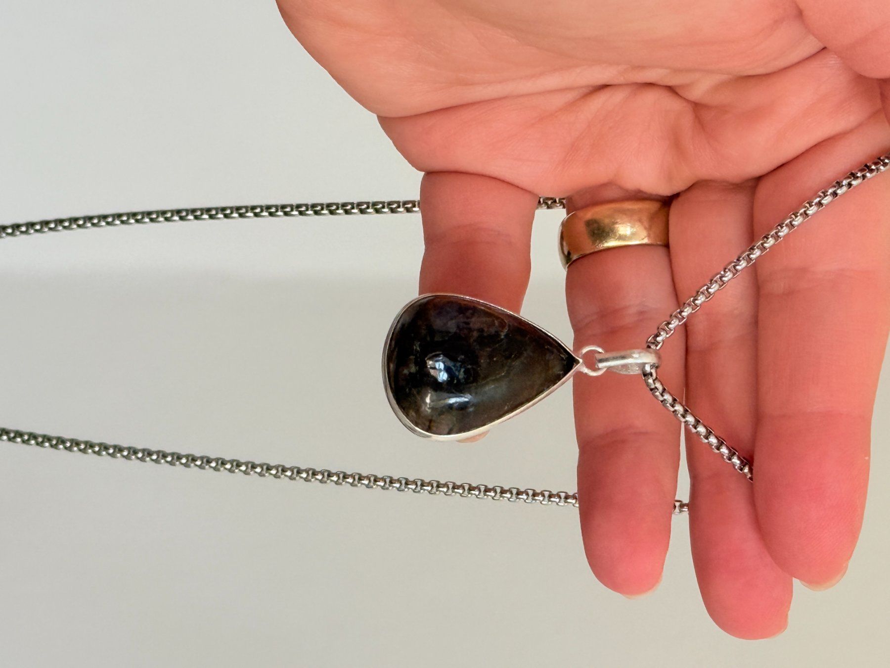 Colliers: Collier pendentif labradorite – Neuf avec emballage d'origine à Genève par AGBERG 5
