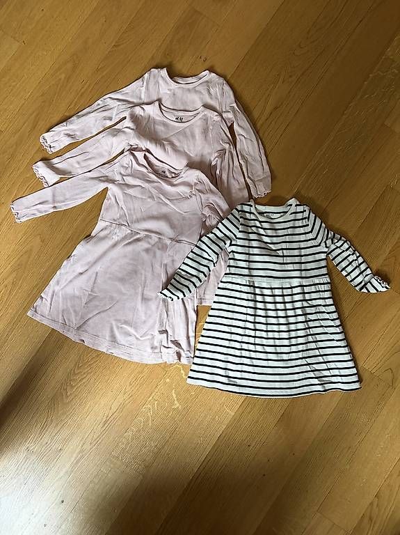 Lotti & Set di vestiti: Mädchen Kleider Jeans Set H&M Gr. 98-104 – Usato da Zürich venduto da vio_vv97 2