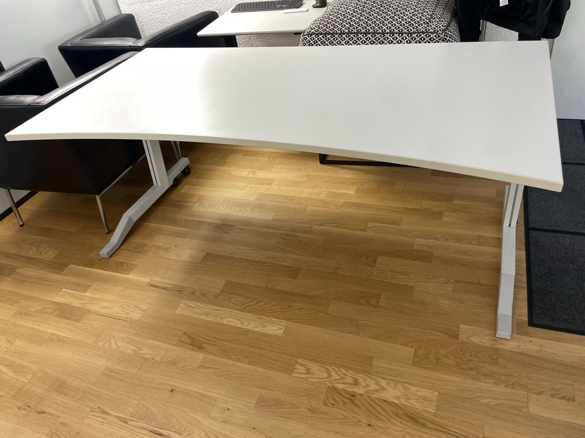 Scrivanie: 6x Schreibtisch Büro Elan – Usato da Safenwil venduto da melvoo 4