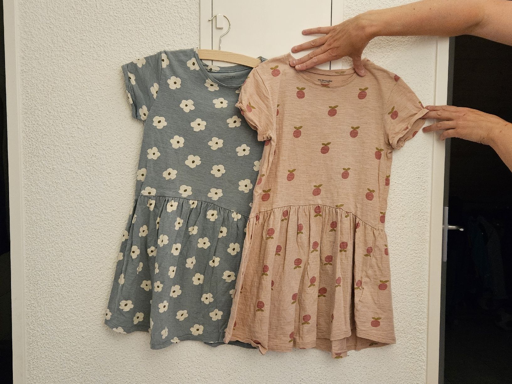 Vertbaudet Lotti & Set di vestiti: 2er-Set Sommerkleider von Vertbaudet, Grösse 128 – Usato da Neftenbach venduto da susanne0041 1