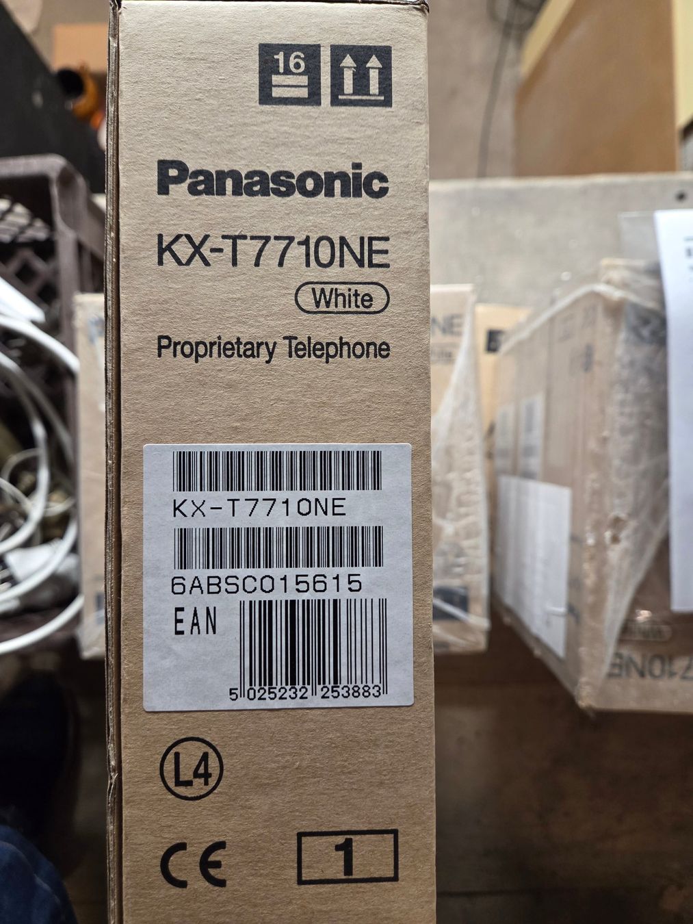 Panasonic Telefoni: 8 Telefone Panasonic KX-T7710NE weiss – Nuovo e nell'imballaggio originale da St. Gallen venduto da Razoon77 5