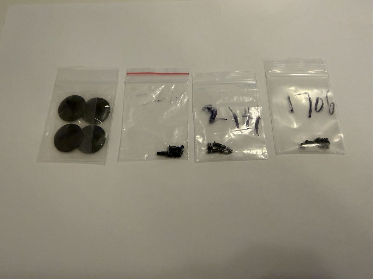 Tutti gli attrezzi: Macbook Schrauben Set Macbook Screw set replacement – Usato da Zürich venduto da arr_vq5w
