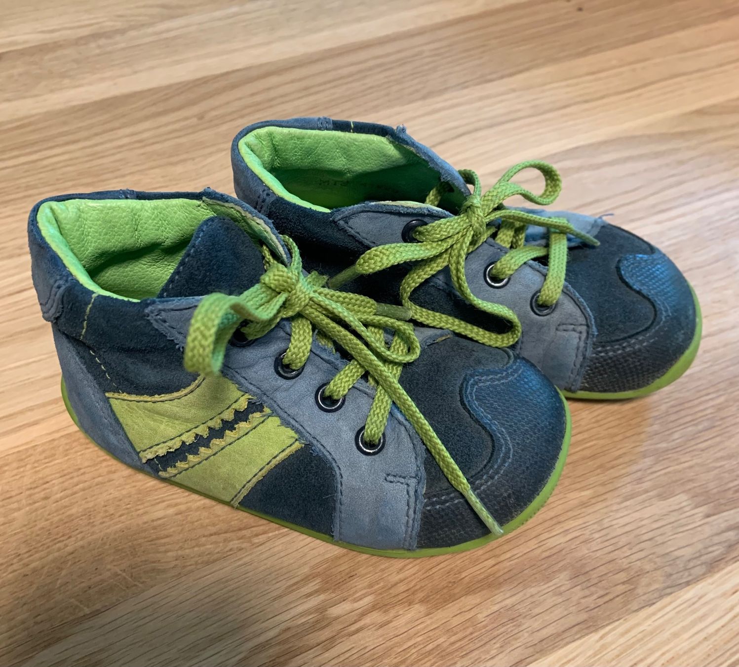 Scarpe per ragazzi: Babyschuhe Leder Gr.19 – Usato da Zürich venduto da bur_6jq9 1