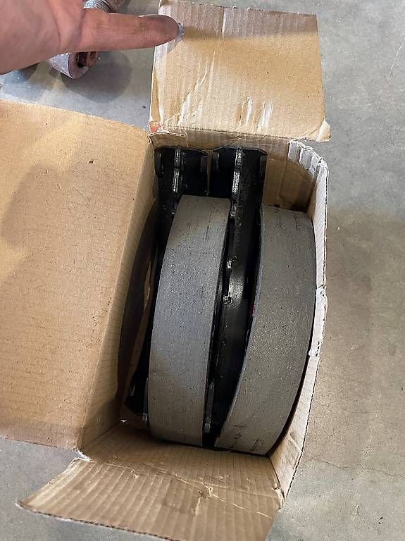 Tutti pezzi di ricambio auto: Bremsbackensatz GS6210, 180mm – Usato da Entlebuch venduto da Gauxxin 2
