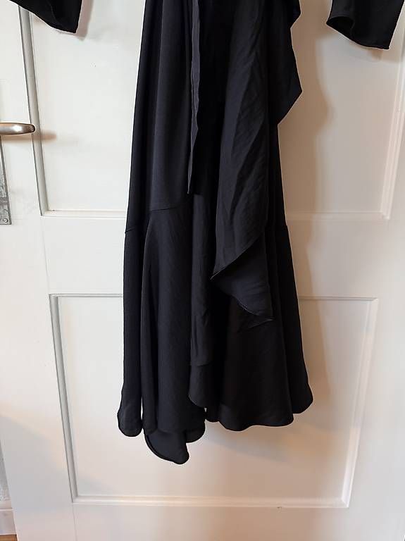 Vestiti: SCHWARZES WICKELKLEID – Usato da Zürich venduto da Nadgb1303 3