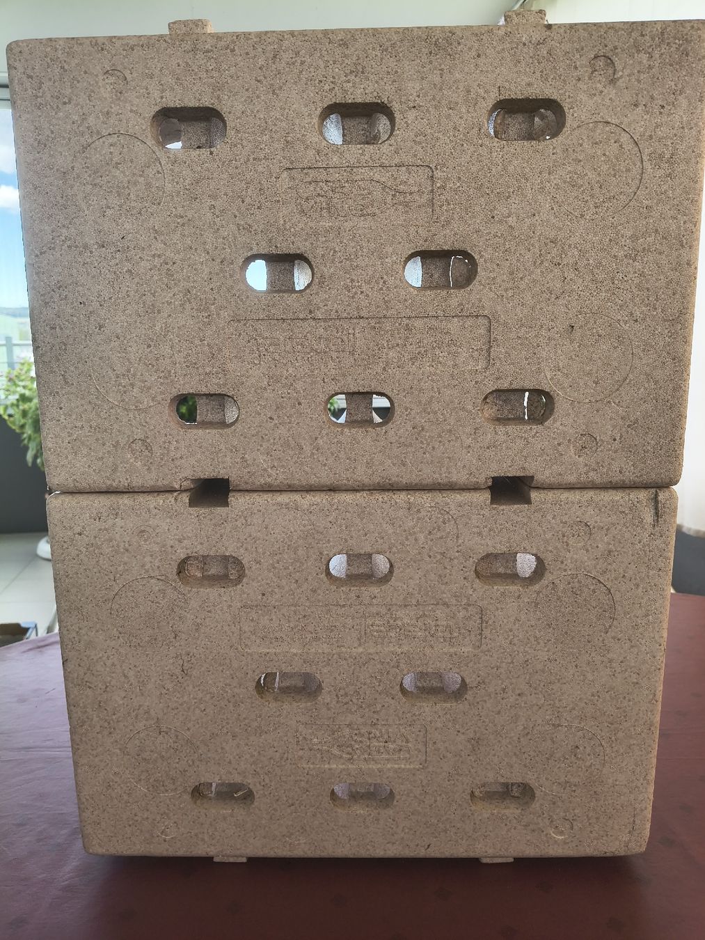 Étagères:  Styropor Flaschenregal, beige, 5 Stück – D'occasion à Zug par alm_7hyh 2