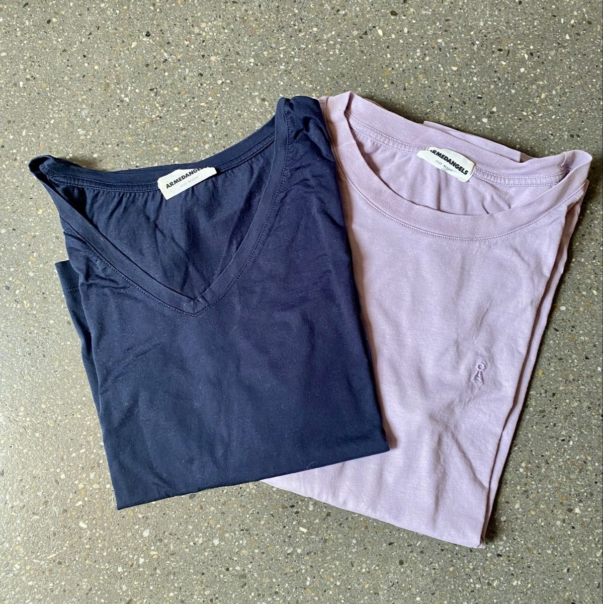 Armedangels T-shirt: 2 t-shirts Armedangels neufs! – Nuovo (secondo la descrizione) da Mont-sur-Lausanne venduto da lacasta