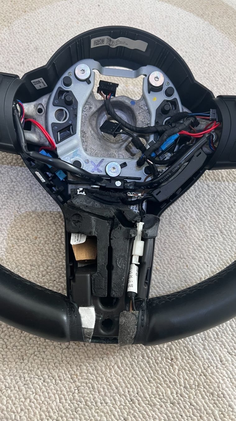 BMW M Lenkrad F-Serie Schaltwippen Heizung Vibration (Gebraucht) in Basel  für CHF 550 – mit Lieferung auf Ricardo kaufen