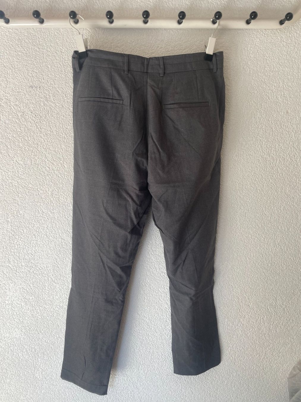 Pantaloni: Light Grey Chino with elastic waist S/M – Usato da Lausanne venduto da amaury.h 1