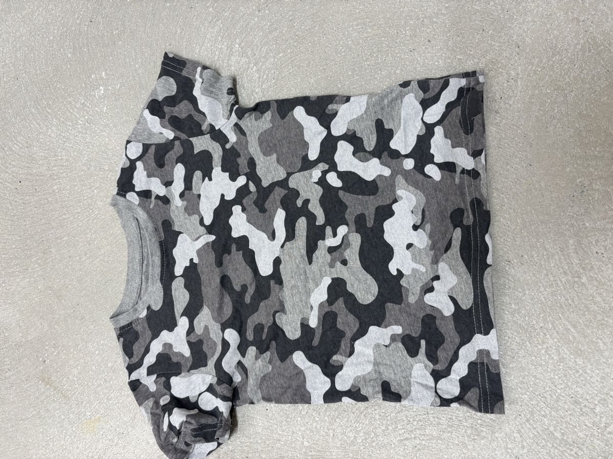 Camicie, T-shirt & Polo: Tshirt – Usato da Itingen venduto da jessi811