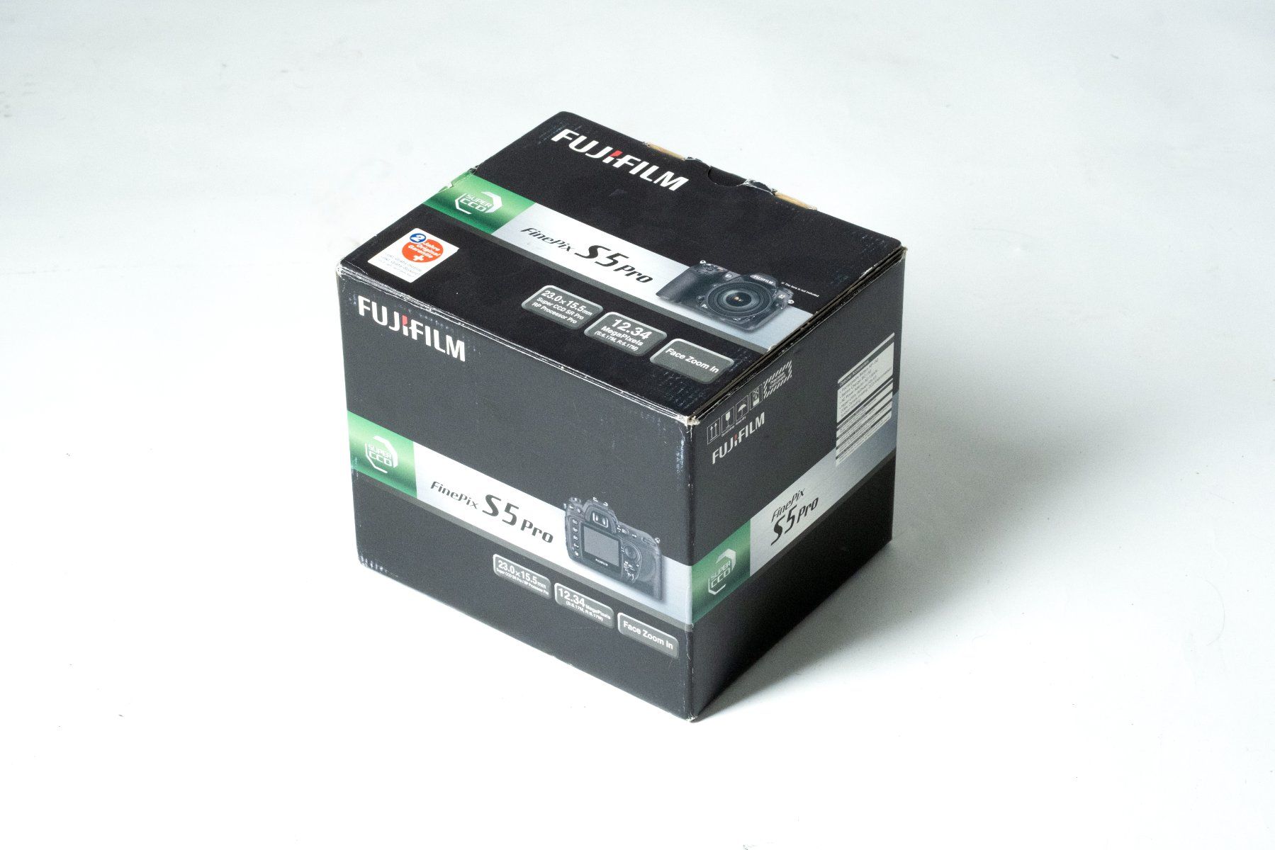 Fujifilm Fotocamera: Fujifilm FinePix S5 Pro – Usato da Bäretswil venduto da Lecunff 2