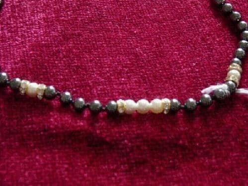 Catenine: Collier aus Hämatitkugeln und Perlen – Nuovo e nell'imballaggio originale da Riehen venduto da India13 1