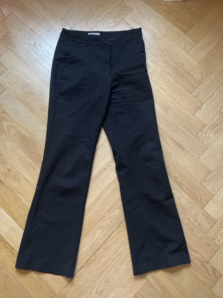 Pantaloni: Schwarze Anzugshose Straight Leg – Usato da Bern venduto da aleebii