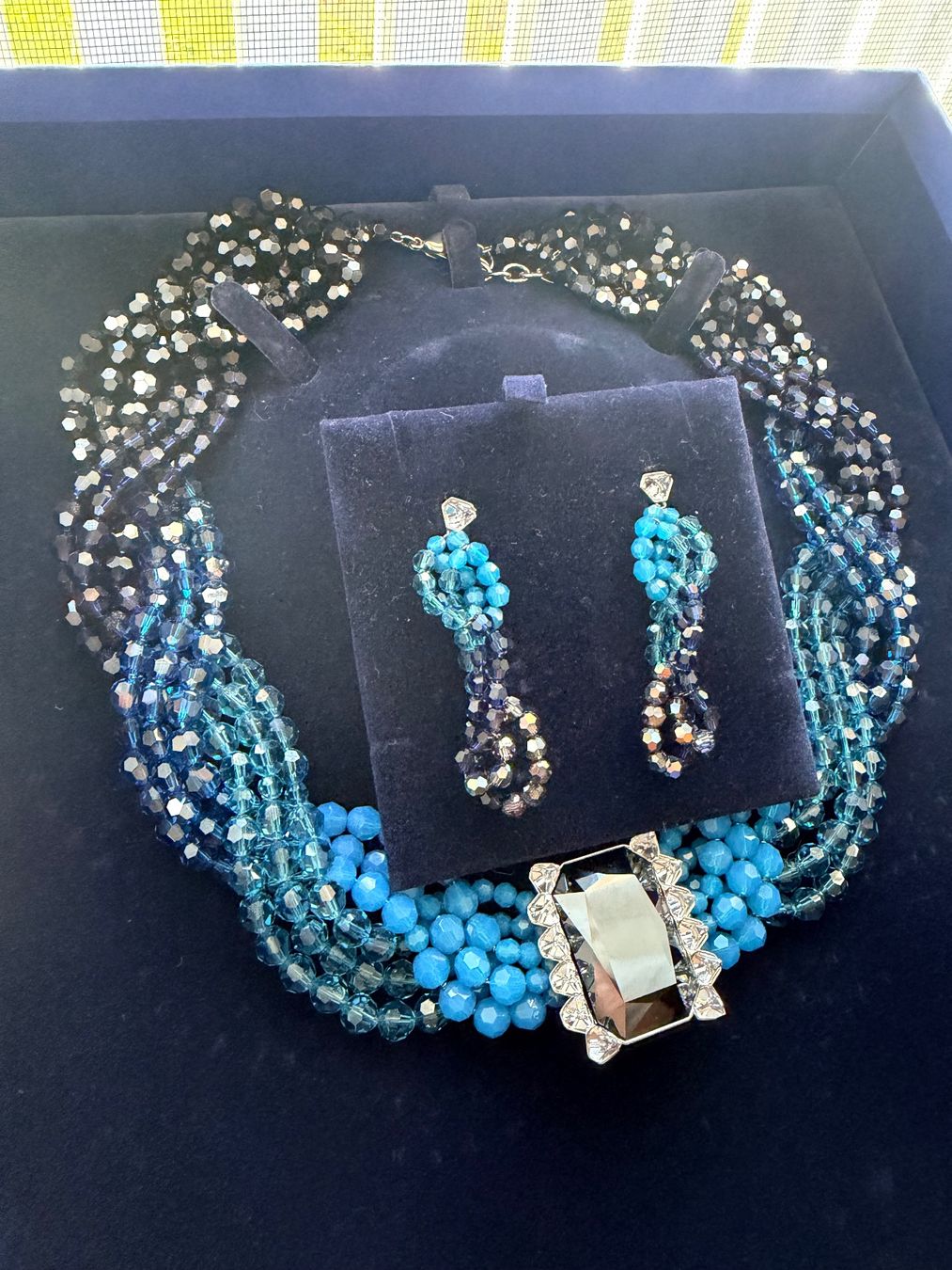 Swarovski Catenine: SWAROVSKI Collier mit Ohrstecker blau – Nuovo (secondo la descrizione) da Brütten venduto da Rod816 8