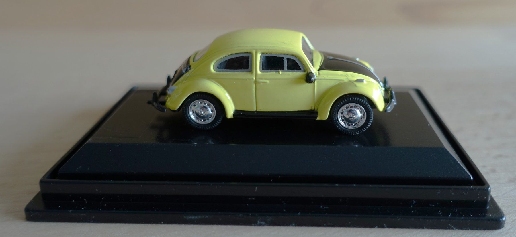 Volkswagen Modellini d'auto: VW Käfer, Schuco Art. 43 255 5800. – Usato da Horw venduto da SwissSteamMemories 1