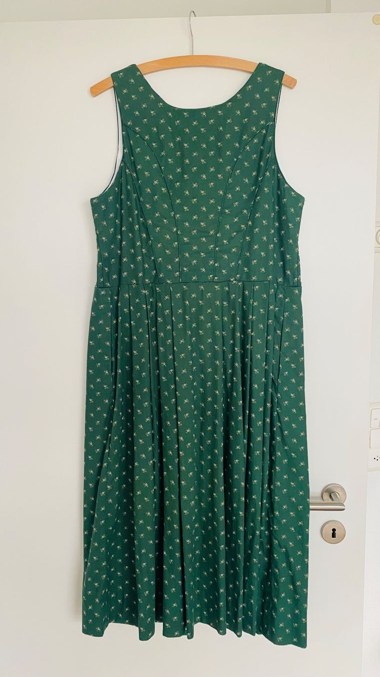 Kleider: Dirndl Grösse 44 inkl. Schürze – Gebraucht aus Fehraltorf von akl_q6f5 3
