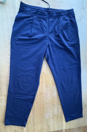Damen Stoffhose dunkelblau Grösse L neuwertig