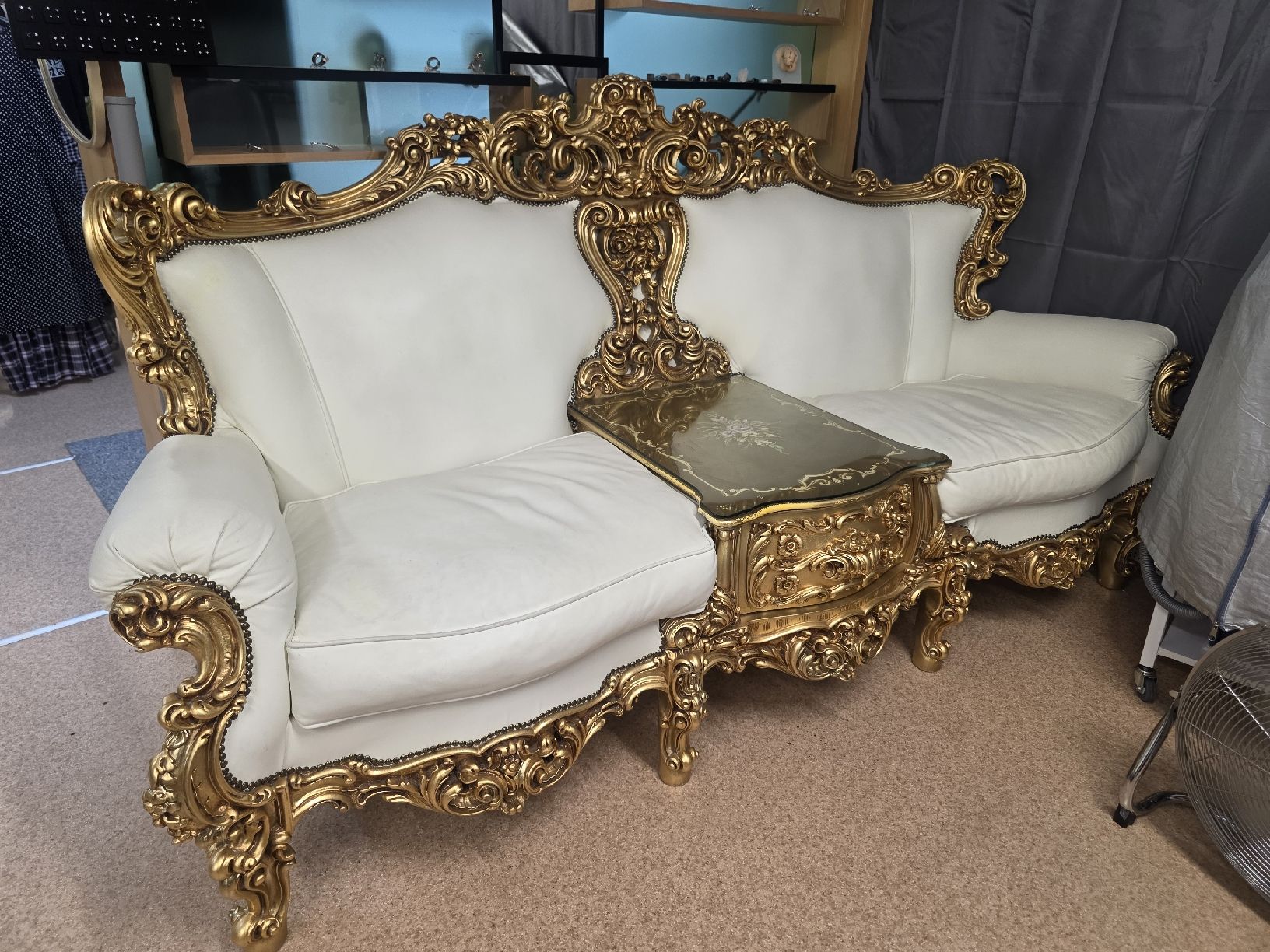 Divani: Barok Gold Sofa 2er  – Usato da Holderbank AG venduto da ink_6l2d